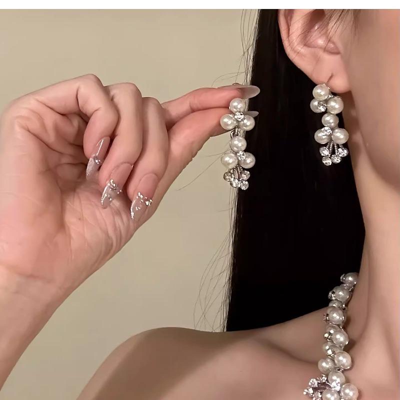 Diamond-encrusted Flower Pearl Earrings Necklace, Court-style Retro Niche Design Jewelry Set, Light Luxury Niche Jewelry