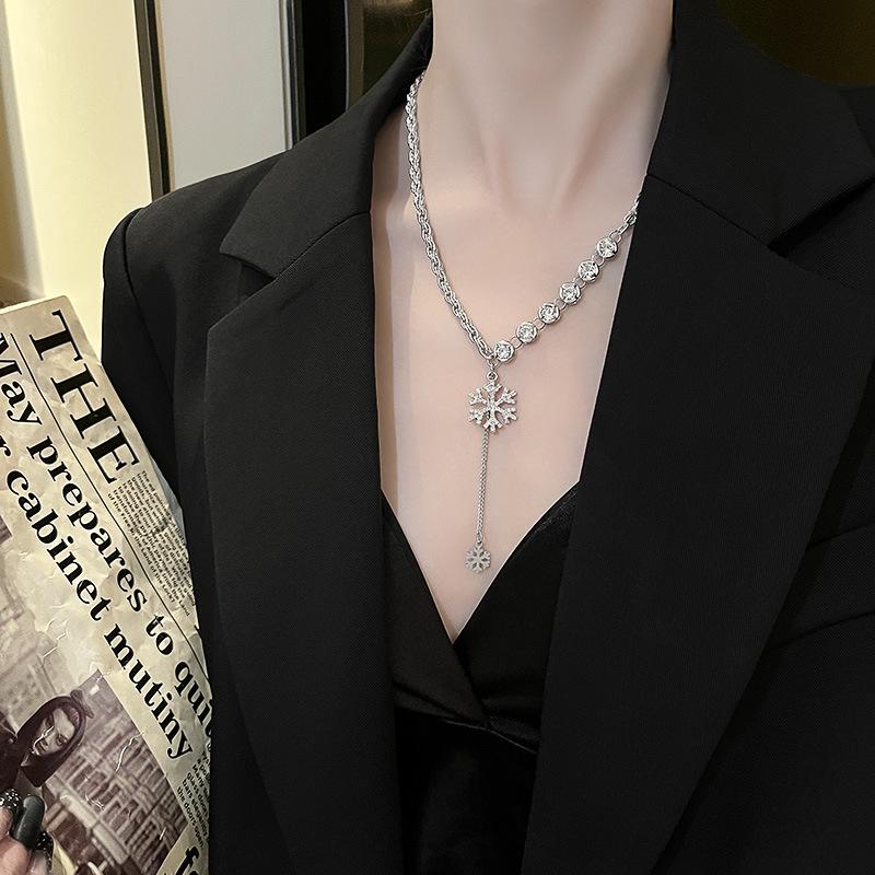 Full Diamond Snowflake Pendant Sweater Necklace Women's Light Luxury Collarbone Chain Clothes with Accessories