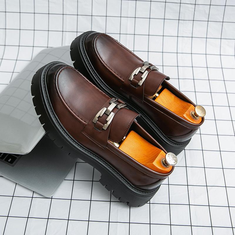 22 neue Plateau-Schuhe zur Absatzsteigerung mit großem Kopf aus Leder Lackleder lässige Schuhe mit dickem Absatz Friseur trendige Schuhe