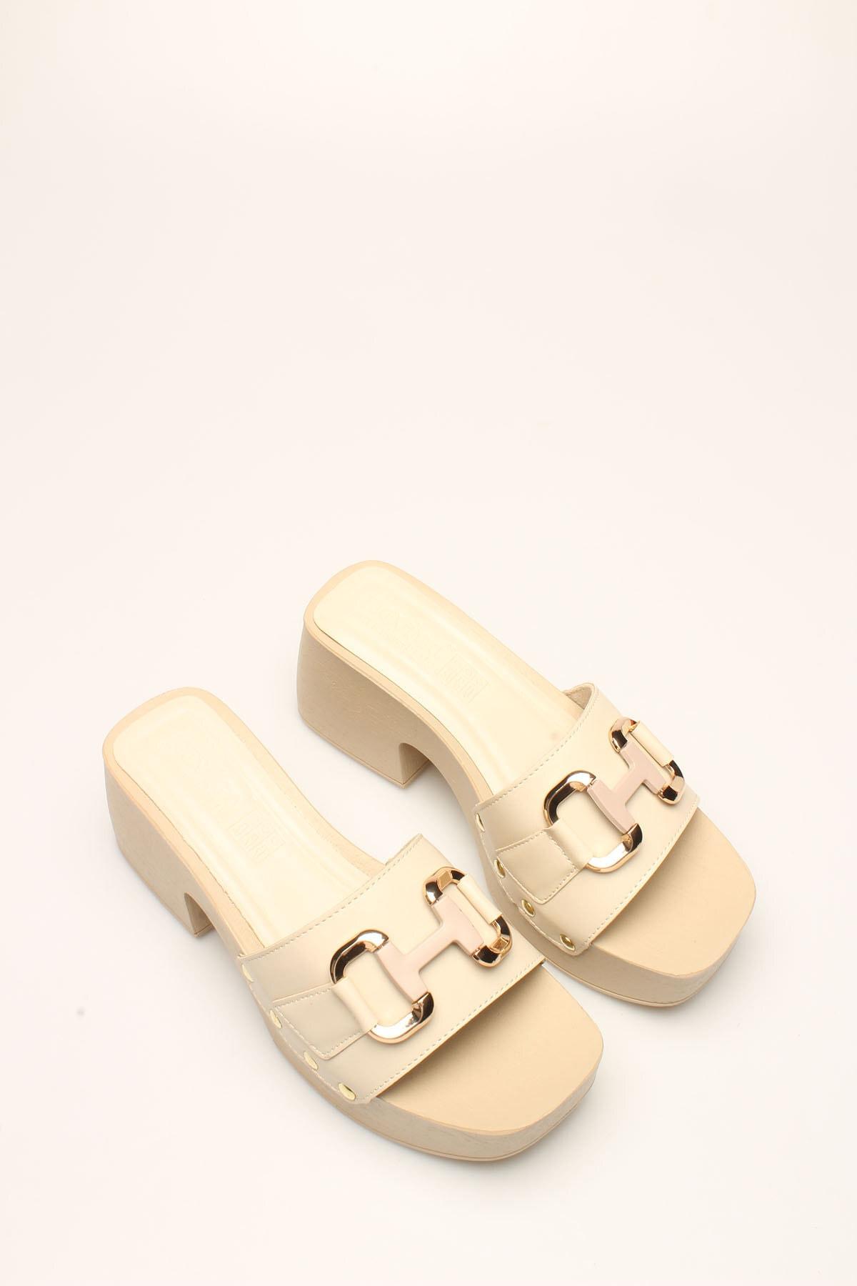 

Жіночі модні тапочки бежеві сабо з пряжкою 37