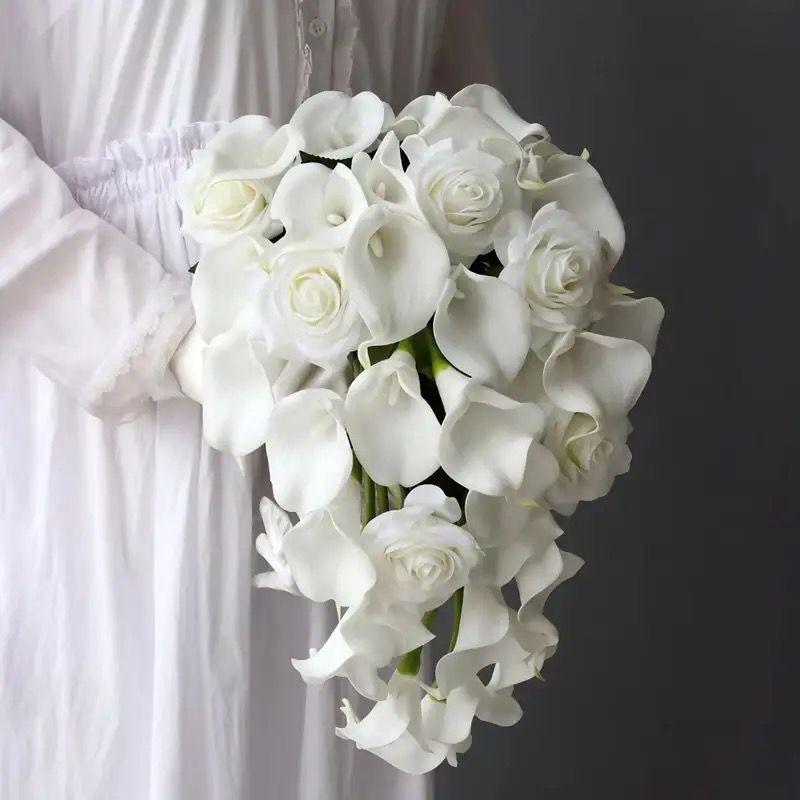 Eleganter weißer Kaskadenstrauß: Phalaenopsis & Calla-Lilie Kunstblumen für Hochzeitsfotografie