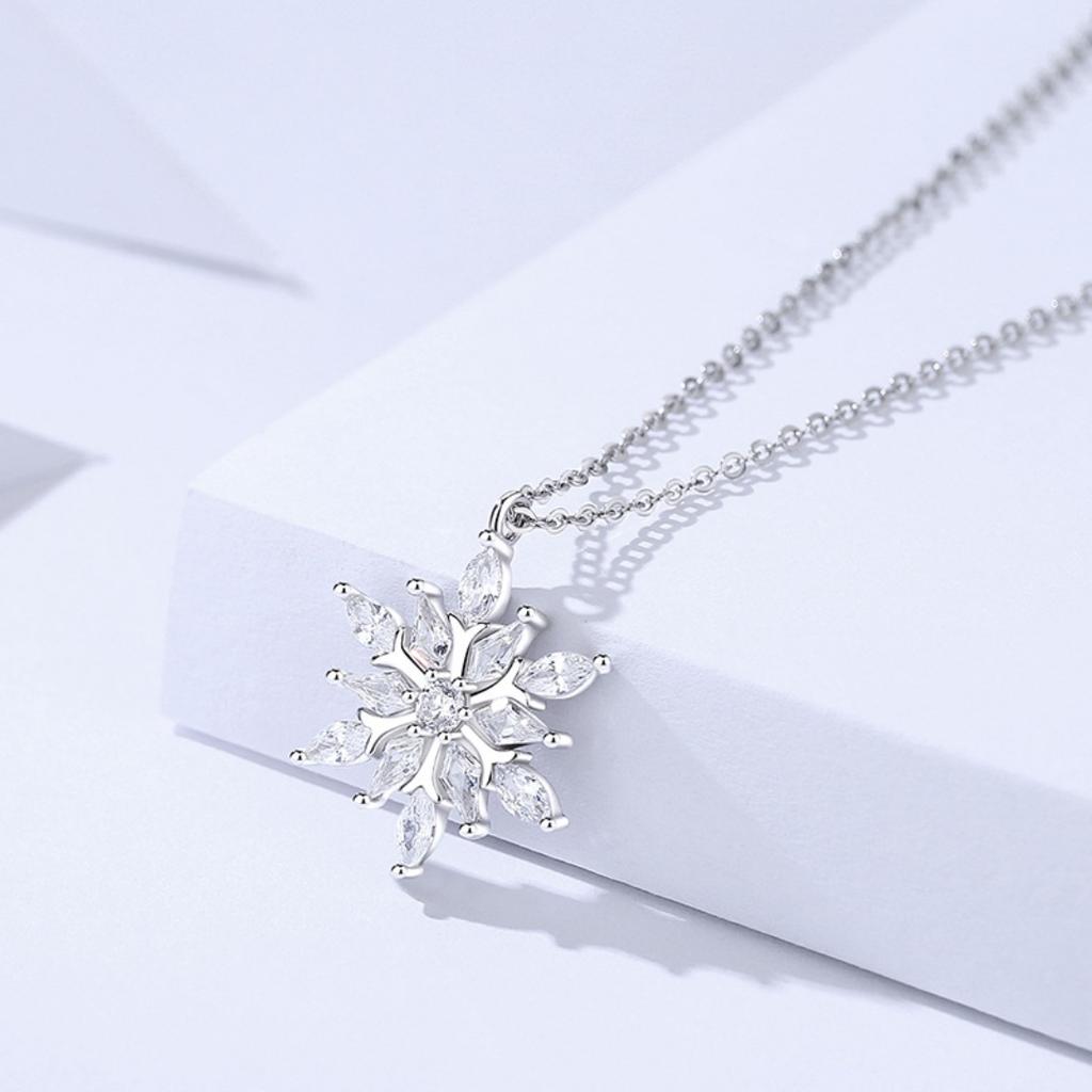 S925 sterling silver snowflake necklace women's niche temperament light luxury zircon spinel collarbone chain high-end pendant
