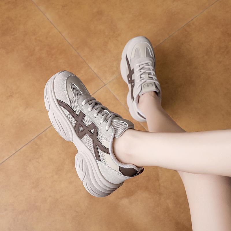 Stepping On Shit Feeling Thick-soled Dad Shoes Girl 2025 Autumn Students Running To Increase Height Casual Street Photography Niche Retro Sneakers