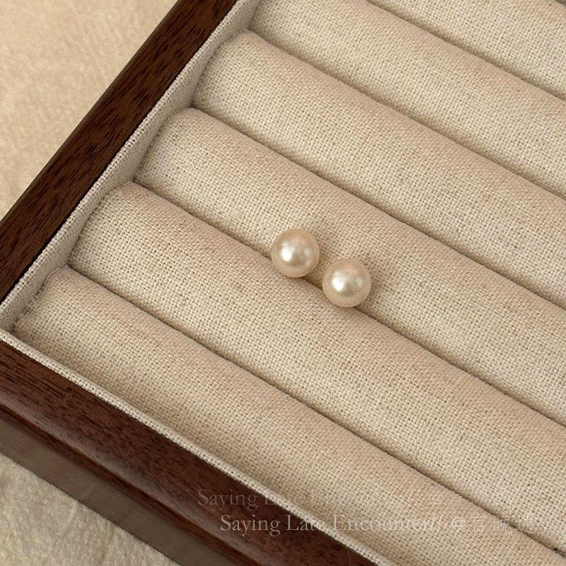 

Sterling Silver Needle French Pearl Stud Earrings for Women Niche Style Fancy Retro Elegant Earrings Suitable for Winter Ear Rings 8mm pearl stud earrings