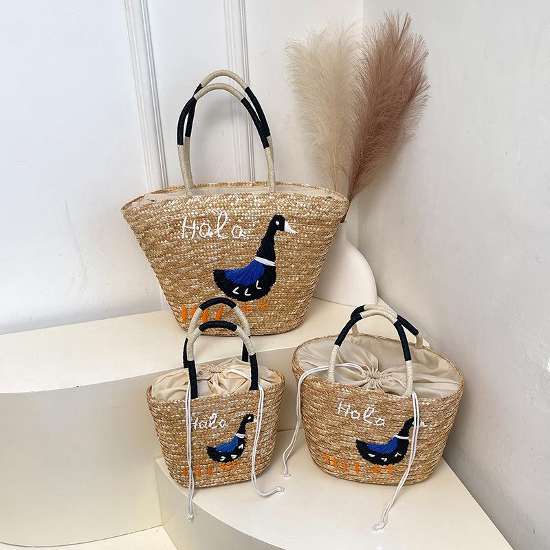 

Retro tassel bag women s hollow handwoven bag beach bag new commuter women s shoulder versatile tote bag Small хаки