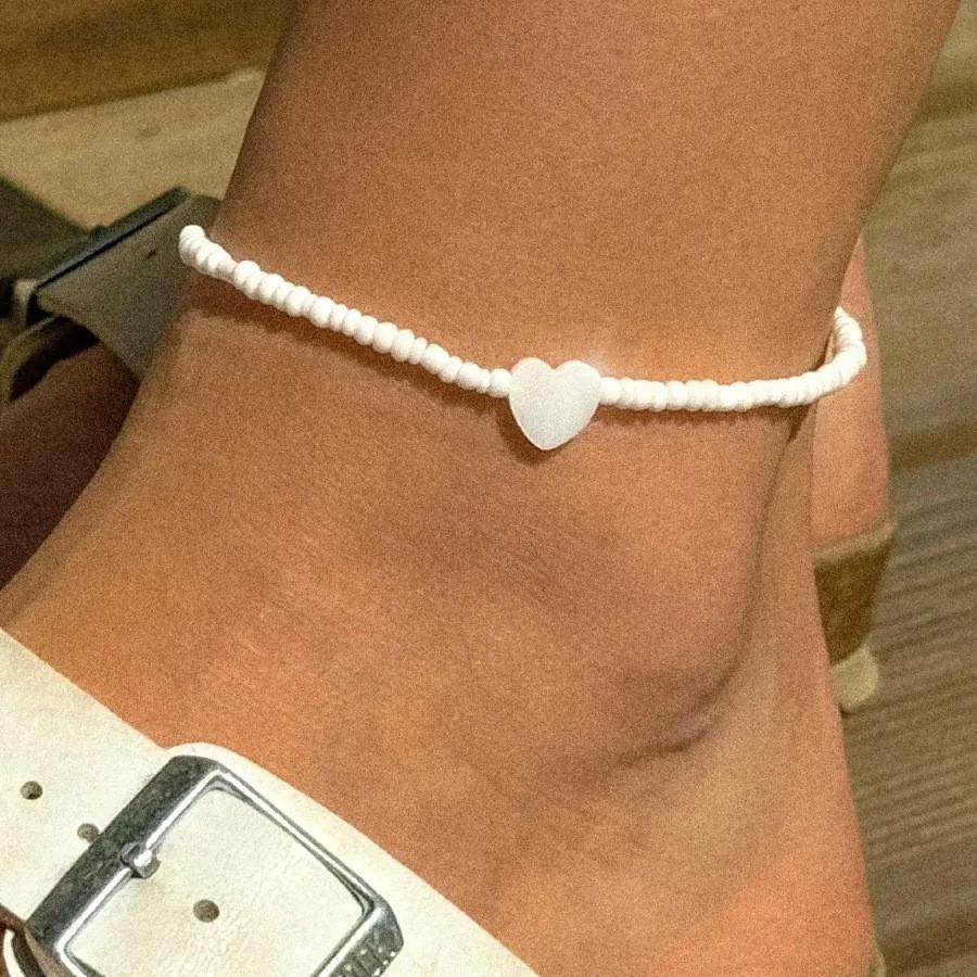Women's White Beaded Anklet with Heart-Shaped Charm for Casual Summer Beach Wear