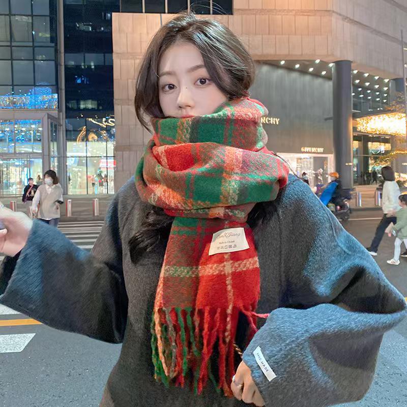 

Korean-Style Plaid Winter Scarf: Women s Thick Cashmere-Like Shawl for Warmth and Style
