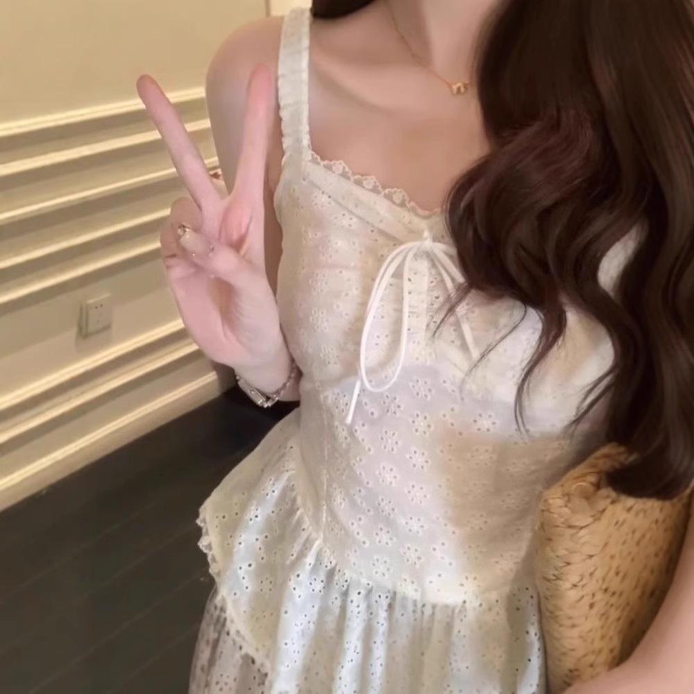 Pure & Sexy Lace Patchwork Lotus Leaf Camisole - Women's Waist-Cinching Sleeveless Vest for Spring/Summer 2025.