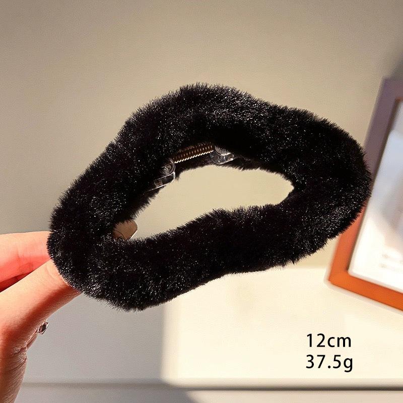 Large Milk Coffee Plush Claw Clip: Fluffy Autumn/Winter Hairpin for Women