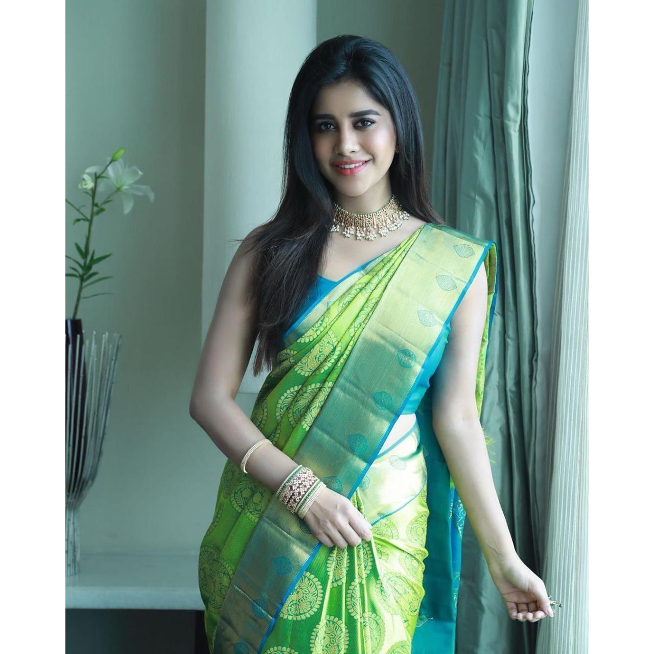 Royal Banarasi Soft Silk Saree – Traditional Zari Motif Elegance зелёный