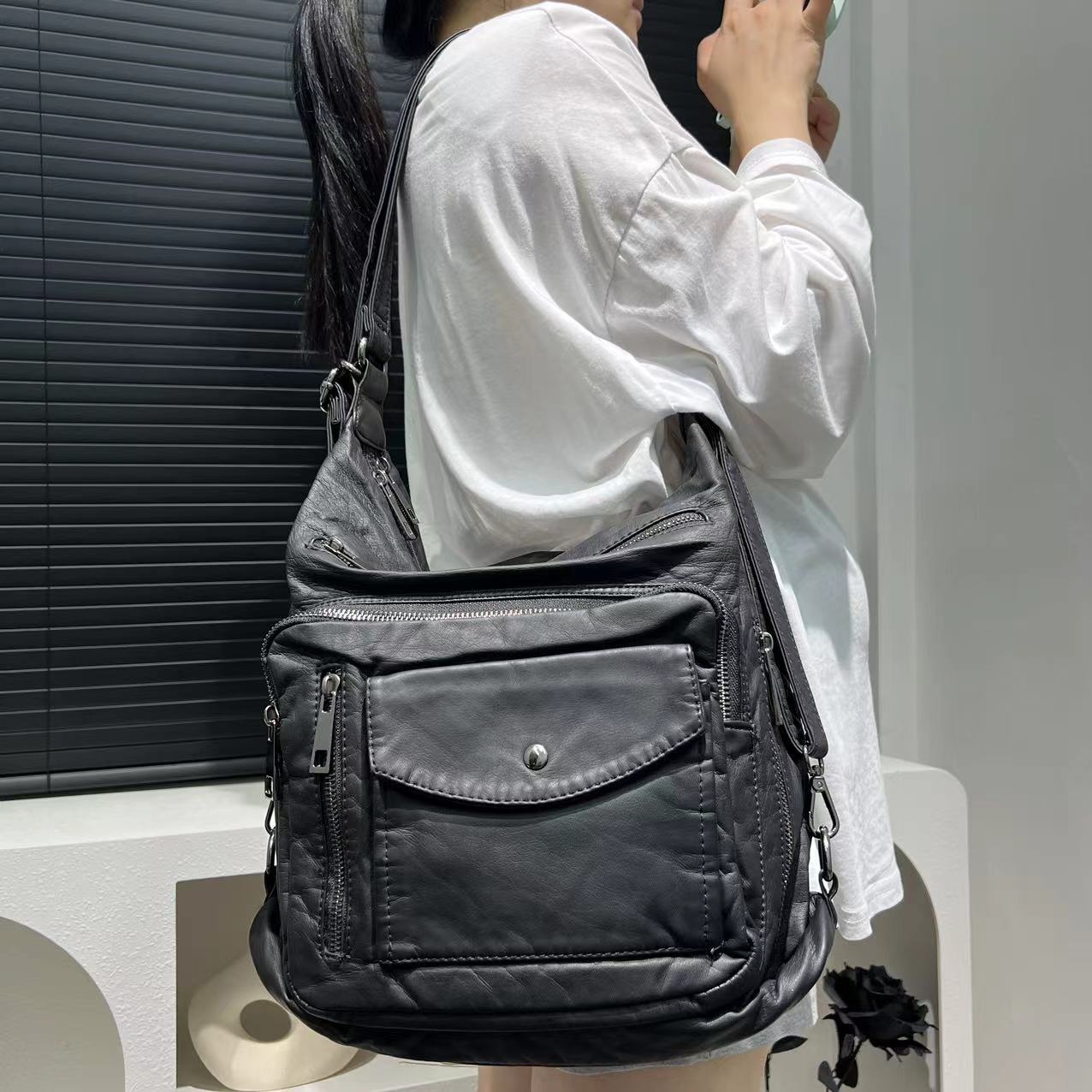 

Exclusive for women s fashion YK washed old Spice Girl locomotive bag large capacity multi-functional shoulder messenger bag чорний