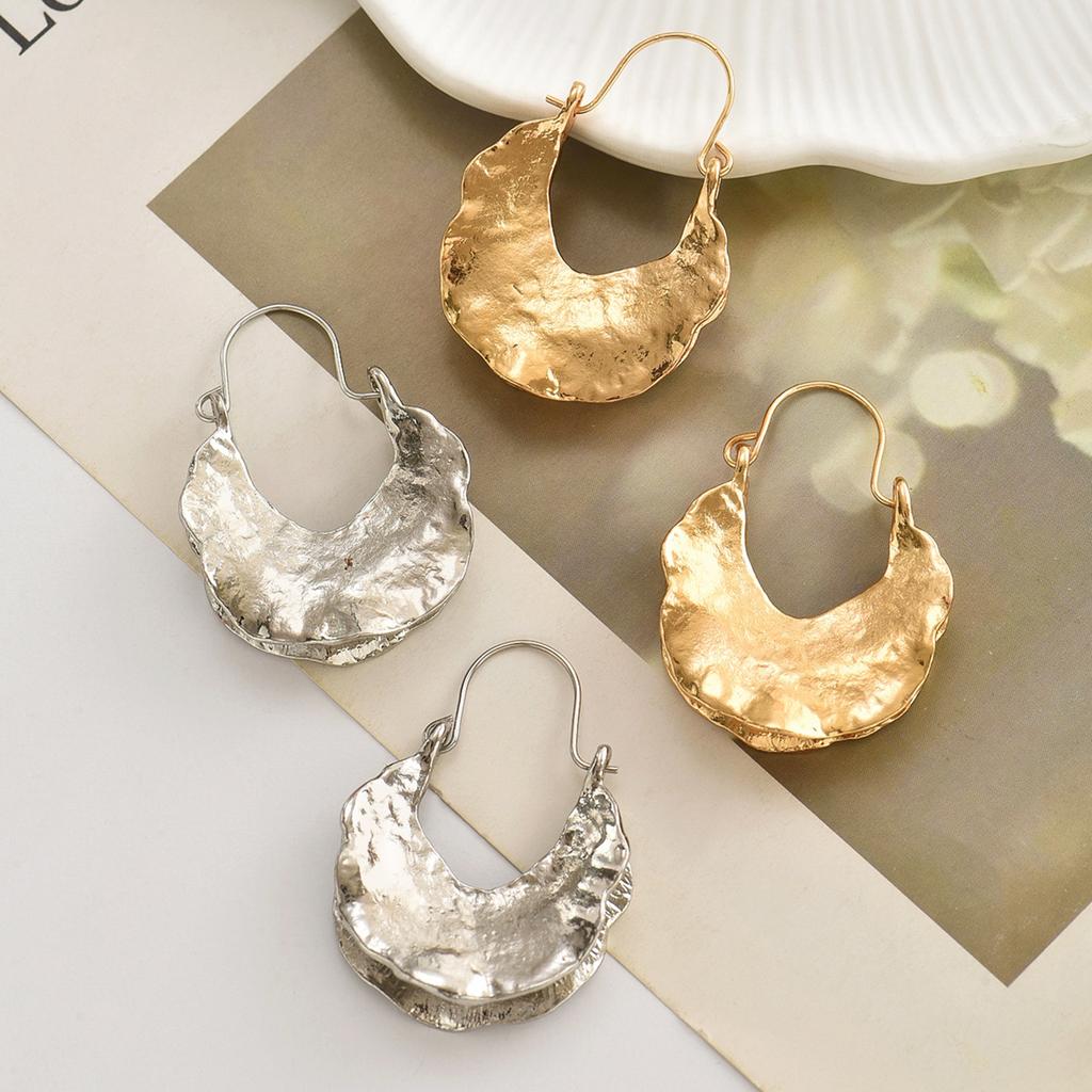 European and American niche design sense alloy leaf earrings retro advanced pleated pattern temperament texture fashion stud earrings