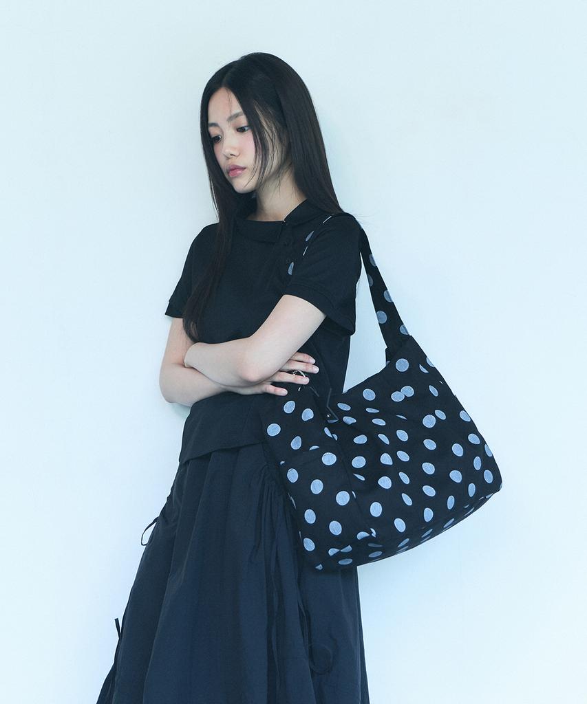 Oart Dot Pleats Shoulder Bag [Black]