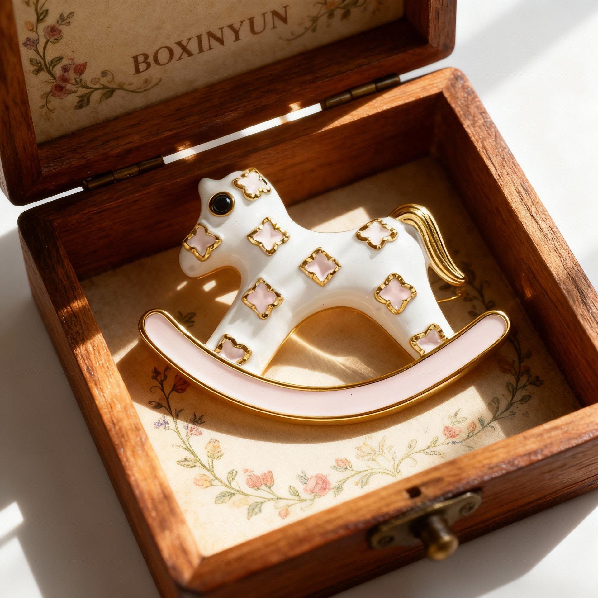 Bo Xin Yun Zodiac Horse Brooch - Cute Cartoon New Year Gift & Sweet Clothing Accessory