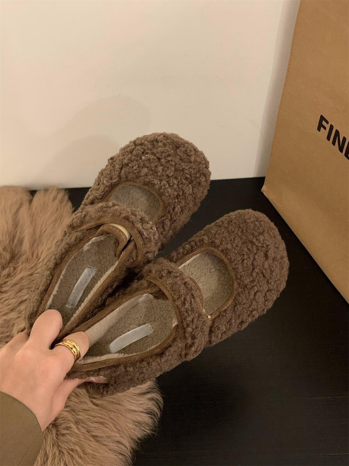 

Туфли из белой вьющейся шерсти на плоской подошве, женская обувь, новинка 2024 года, универсальные туфли на липучке Doudou, одинарные туфли на осень и зиму 40 коричневый