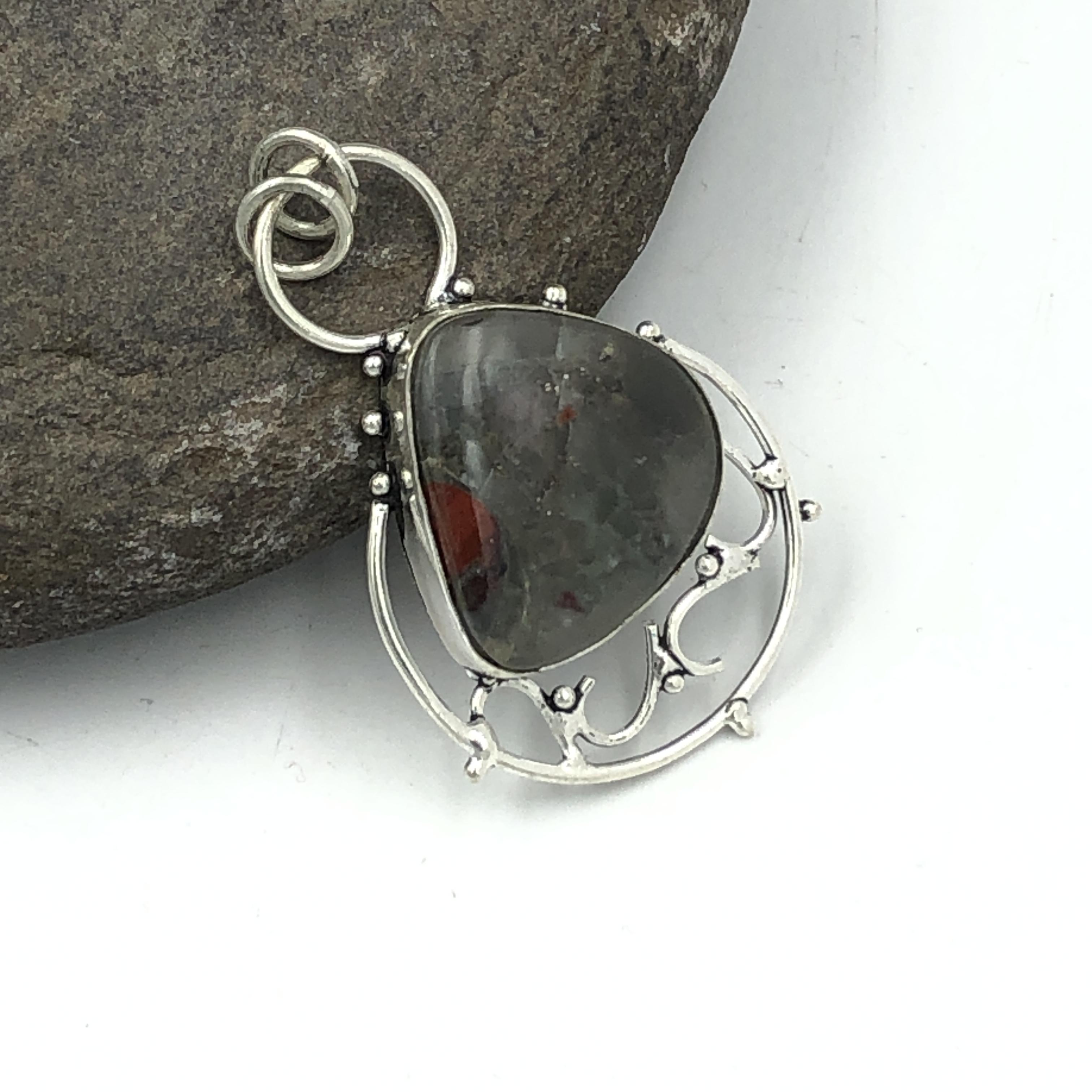 

Natural Red Bloodstone Gemstone 925 Sterling Silver Jewelry Pendant 1.82 AJP-179