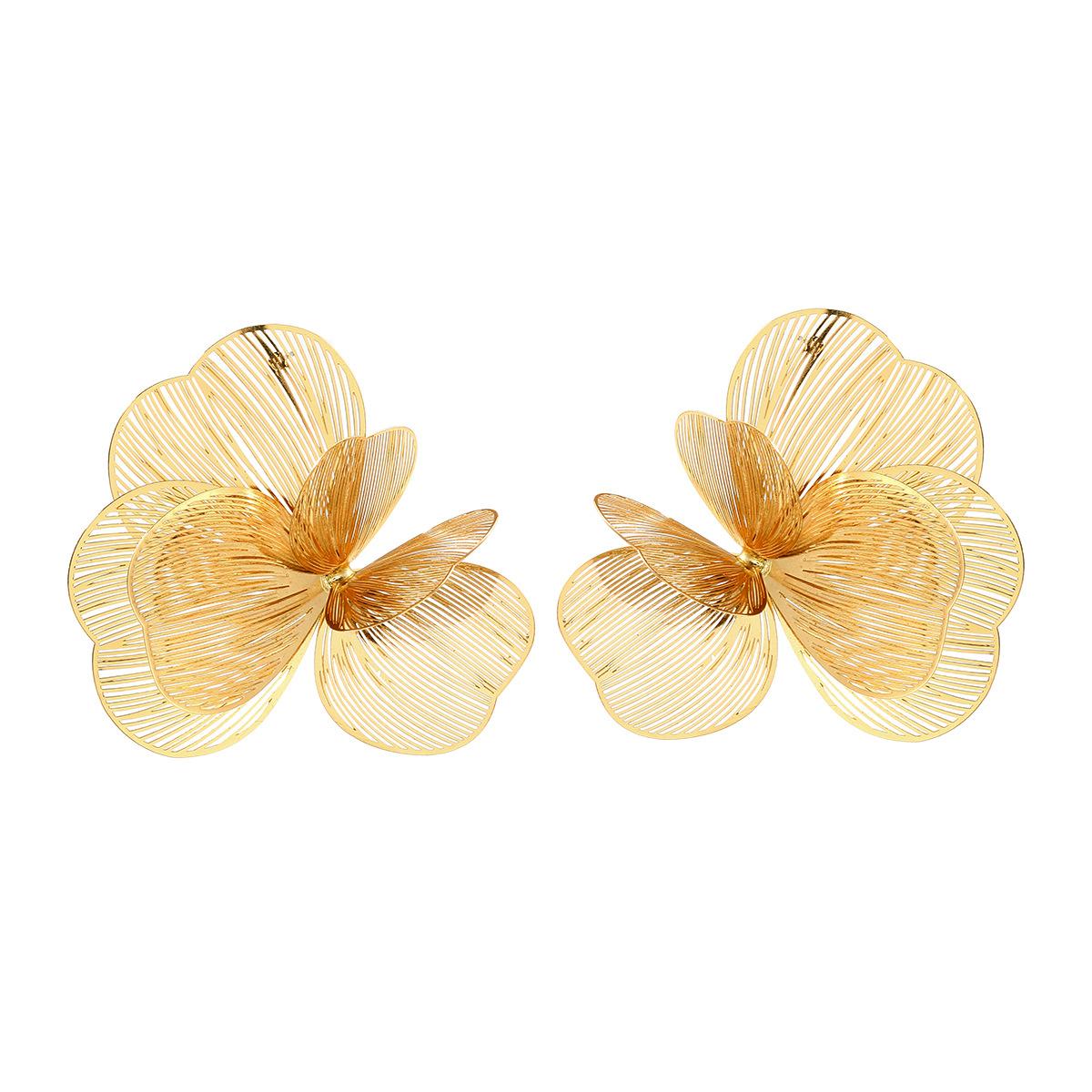 

Pinkdudu Flower Zinc Alloy Stud Earrings Silver Plated Hollow Out Earrings Simple Casual Earring PD2209 золотой