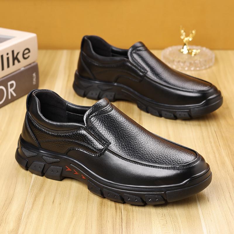 Fashion Men's Leather Shoes slip on Spring autumn moccasins Comfortable Sneakers Male Designer Loafers Fashion Versatile Men black Shoes
