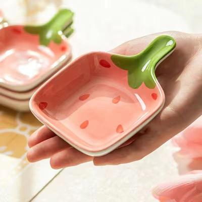 Super Söt Tecknad Jordgubb Dipsåsfat Hushåll Tredimensionellt Keramiskt Fat Ketchup Snacksfat Vinaigrette