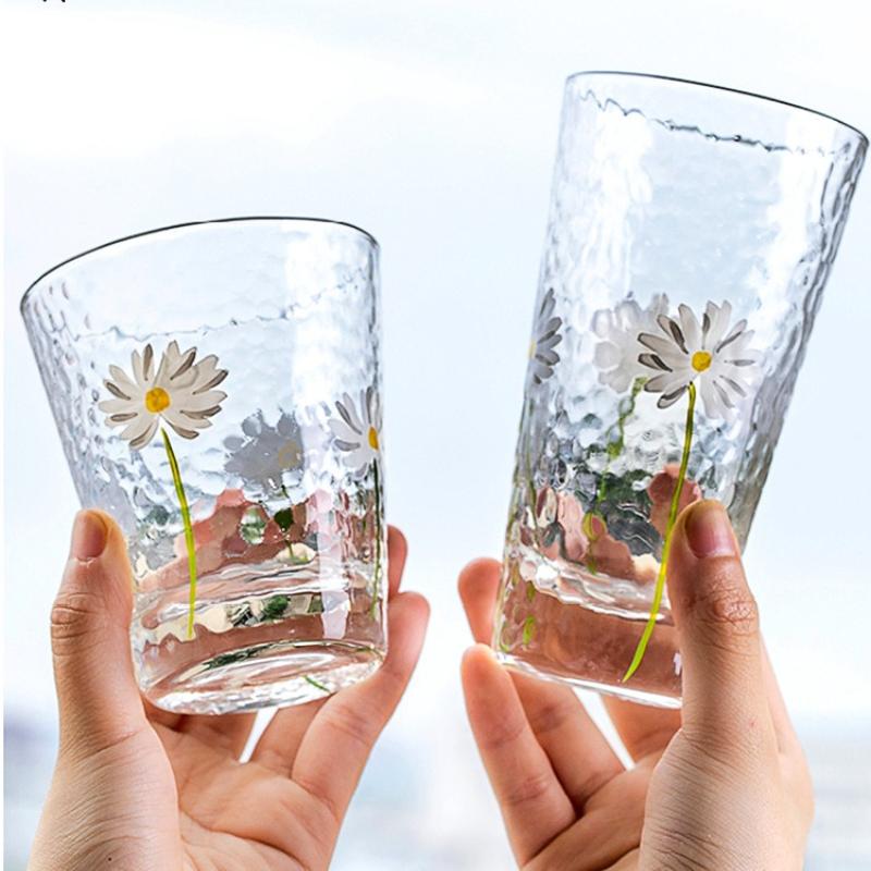Hammered Texture Glass Cup with Daisy Pattern Creative Design for Water Juice Drinks Home Use Heat Resistant Aesthetic Gift
