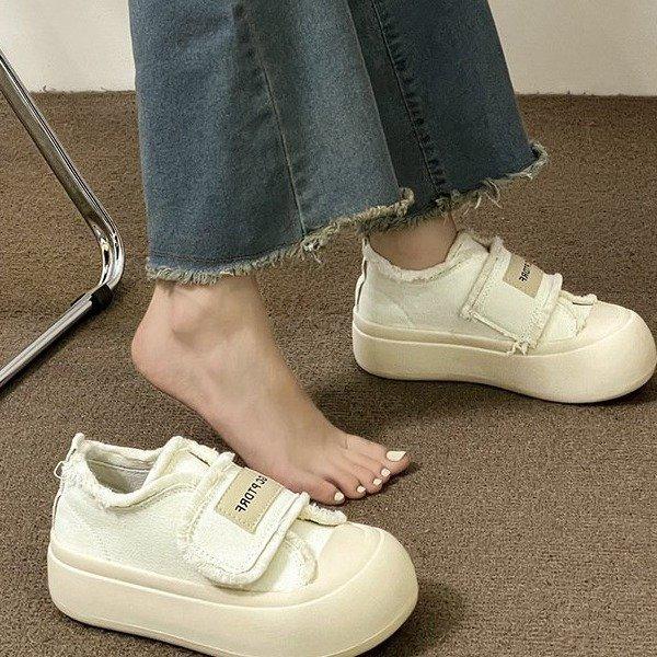 

Повседневные туфли-лодочки на платформе. Женские весенне-летние новые белые туфли на липучке. Модная спортивная легко подходящая модная женская обувь. 36