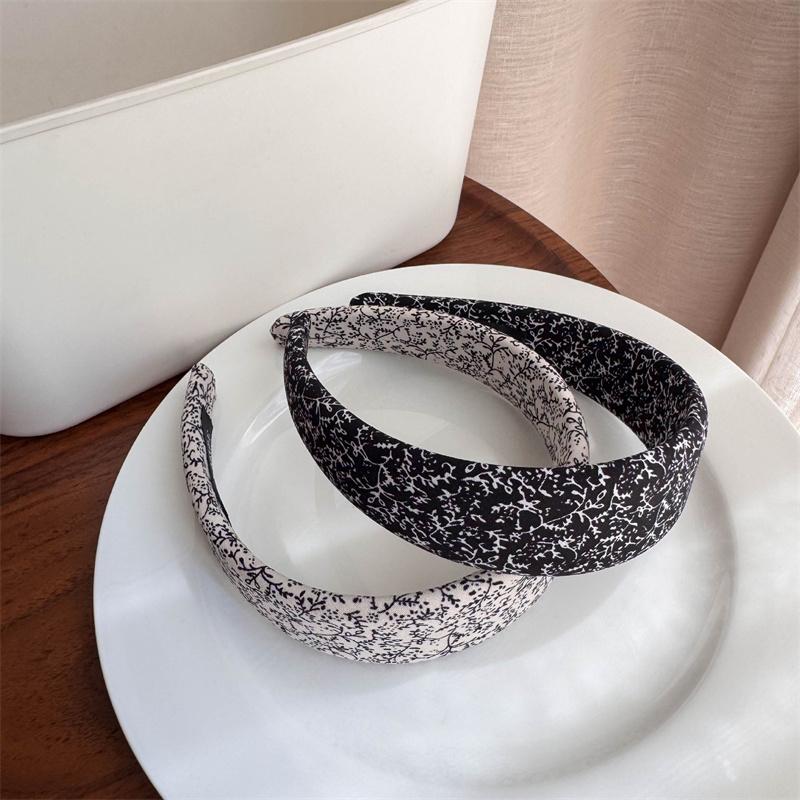 Vintage 4CM White Black Floral Print Headband with Sponge Padding for Women Fashionable Retro Hair Accessory