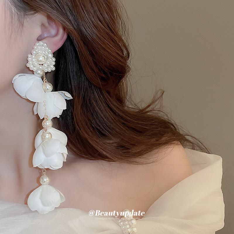 Silver Needle Super Fairy Pearl Tassel Earrings - High-End Niche Fashion, Long Exaggerated Design for Women's Stylish Commuting.