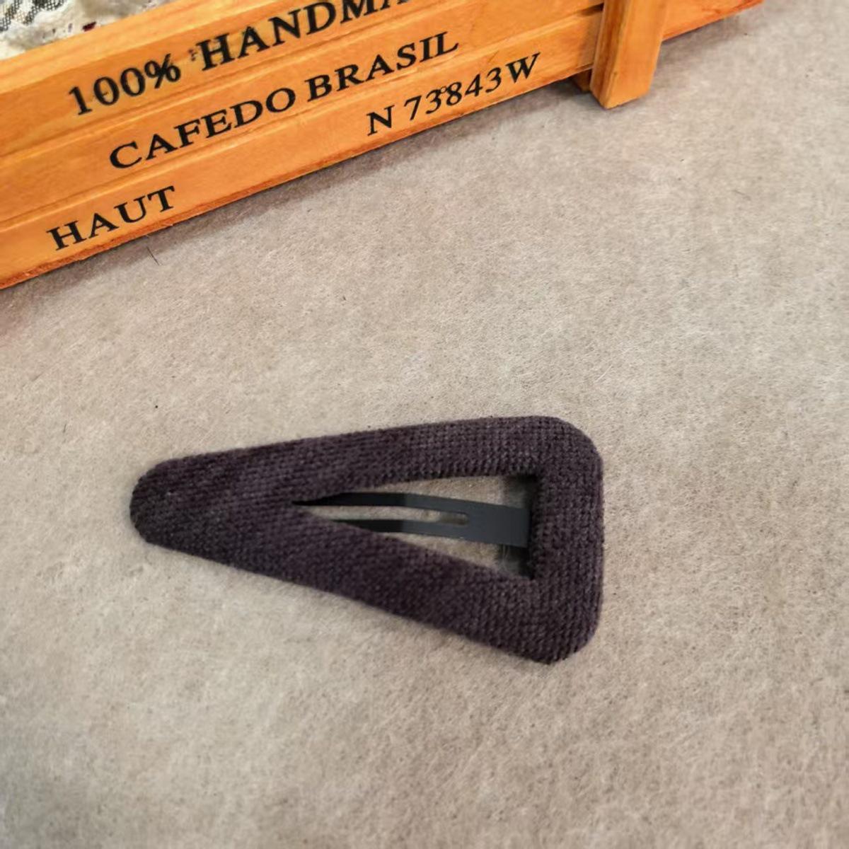 Korean Geometric Triangle Hair Clip for Women – Stylish Bangs & Side Clip Accessory