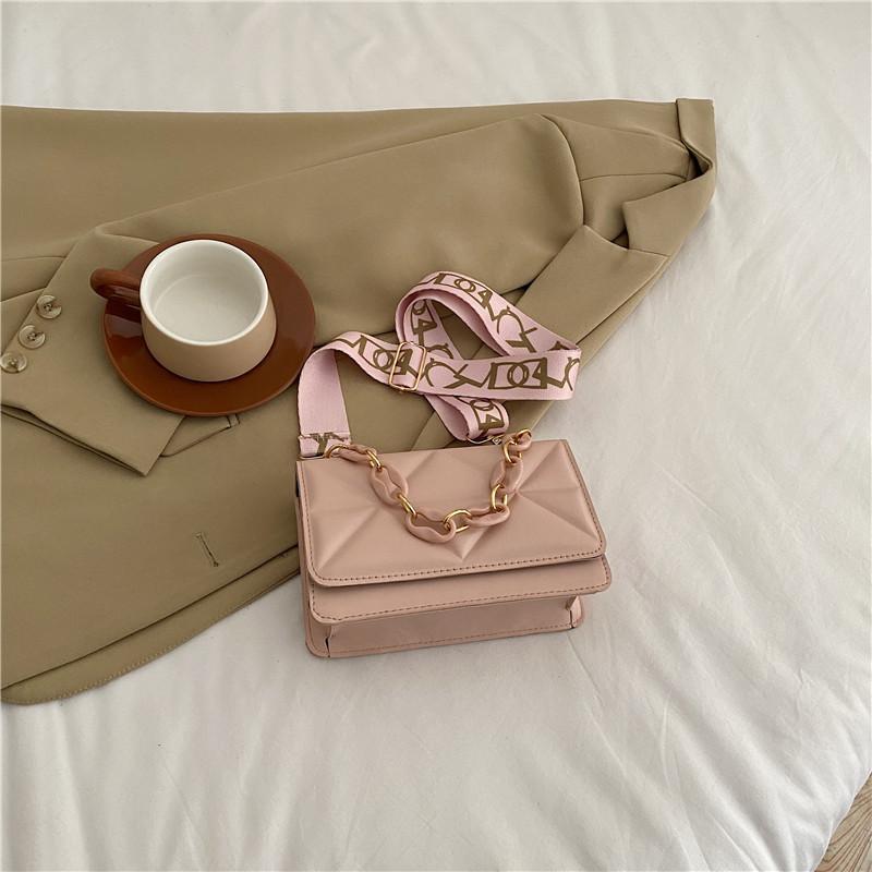 Fashionable Vintage Style Pu Shoulder Bag With Wide Strap And Chic Chain Detail