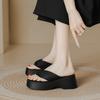 Thick-soled flip-flops for women's summer outer wear 2025 spring and summer new fashion Japanese shit-stepping feeling sandals muffin bottom