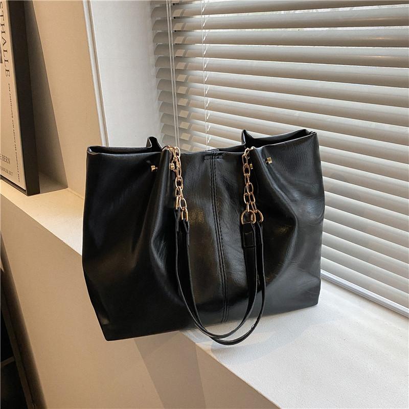 Soft texture women's bag 2025 new fashion leisure chain shoulder bag large capacity commuter bag tote bag tide