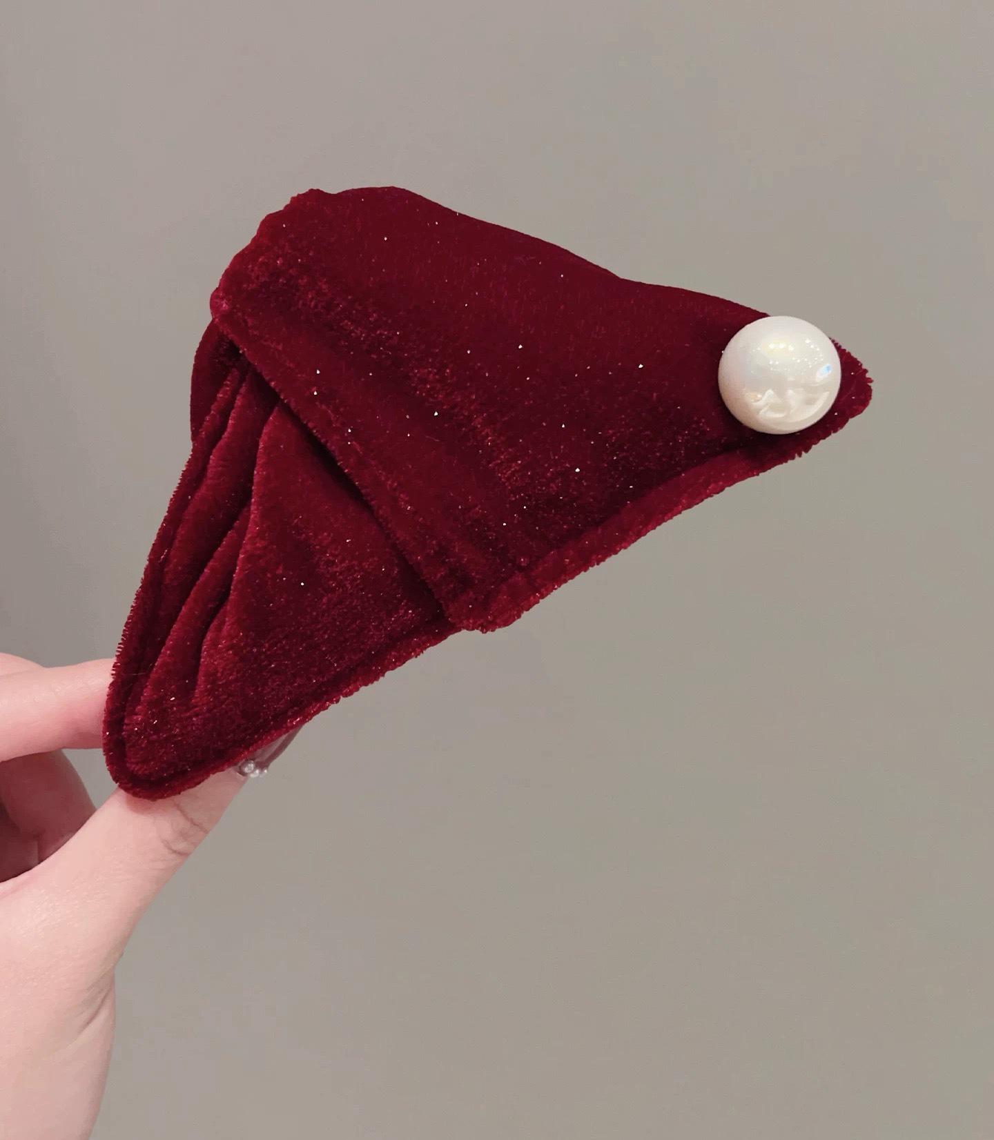 Korean Retro Pearl Velvet Shark Clip: Stylish High-End Autumn/Winter Hair Accessory for Updos and Buns