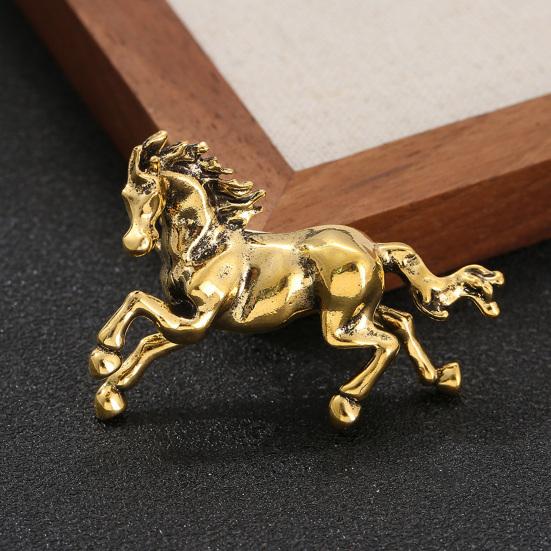 Koňská brož vyzařující eleganci sílu odvážný sofistikovaný design retro brožový špendlík živý módní doplněk