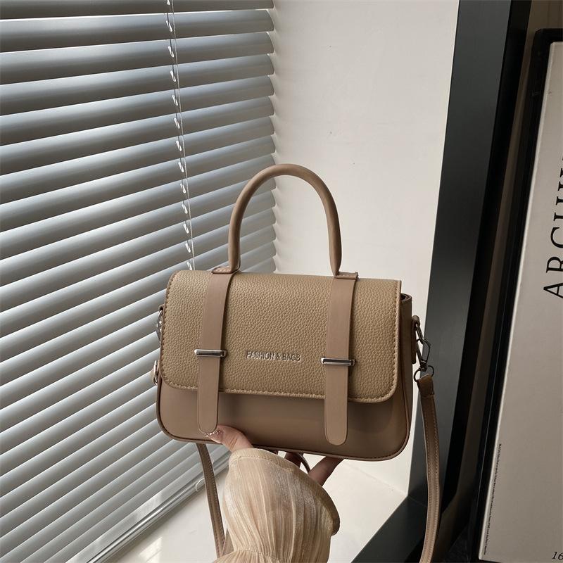 

New high-end messenger bag niche design women s shoulder messenger handbag Cambridge bag versatile small square bag хаки