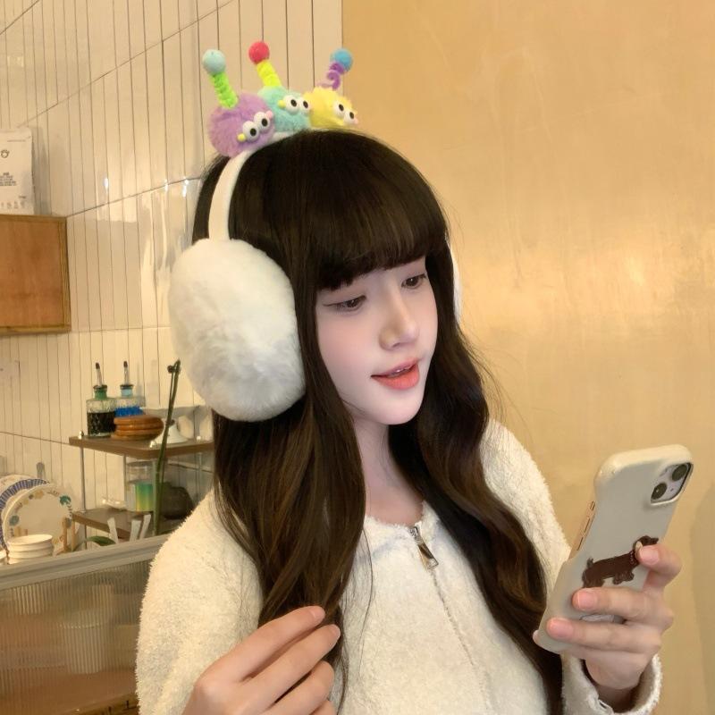 Cute and funny plush earmuffs for women in winter, white warm and windproof, ear covers, ear covers, ear caps, student riding earmuffs.
