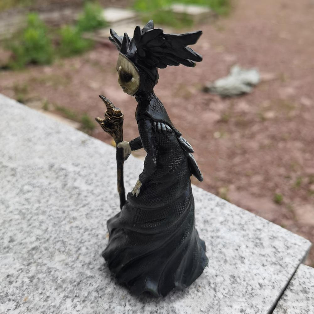 

Halloween witch statue, Halloween decoration, horror props, hot sale