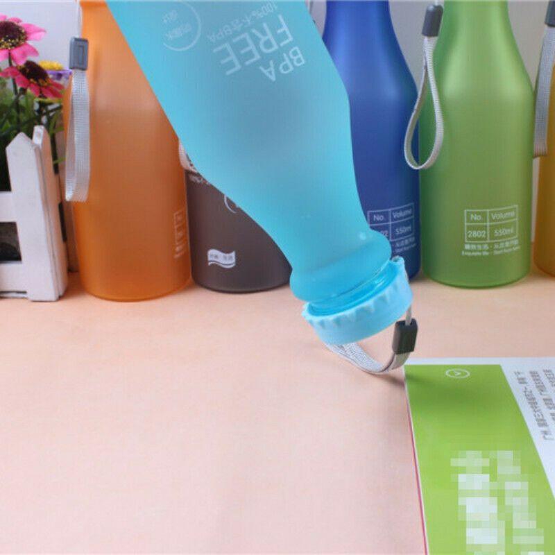 Robuste, auslaufsichere, tragbare Sport-Trinkflasche 550 ml für Radfahren und Camping