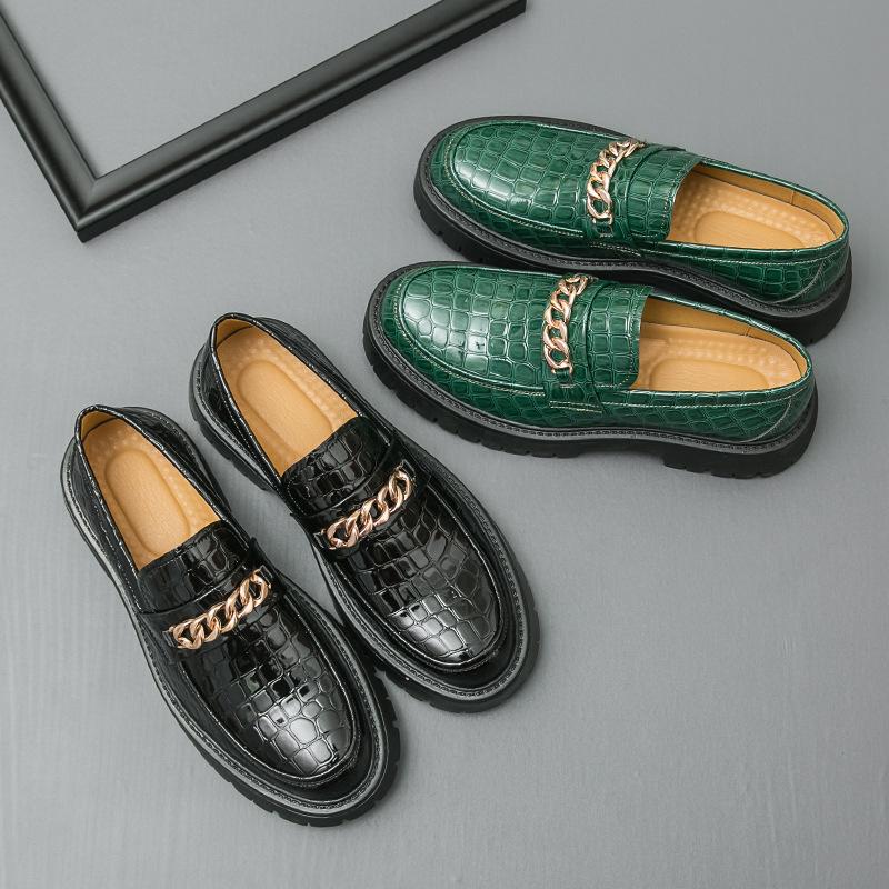 Metal chain with a thick sole to increase the height of casual British leather shoes