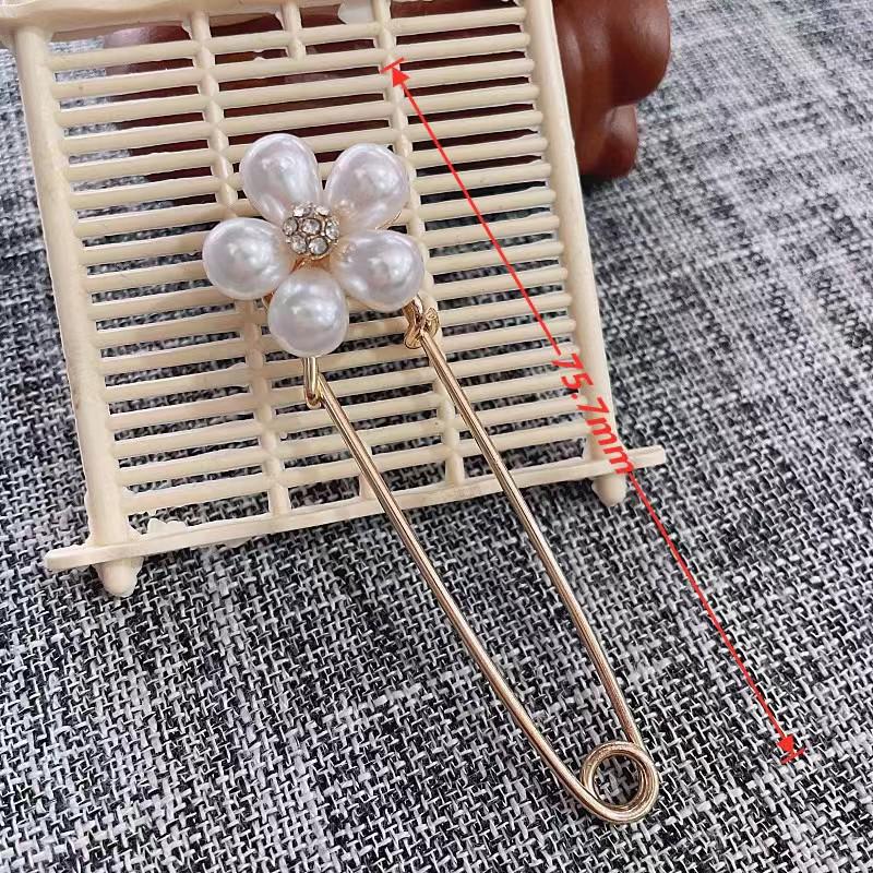 Waist-Slimming & Anti-Exposure Brooch Pin – Clothing Accessory for Secure Fit