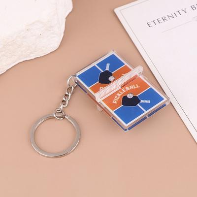 Porte-clés souvenir en acrylique 3D représentant un terrain de pickleball, idéal pour les fans de sport ou comme cadeau de voiture