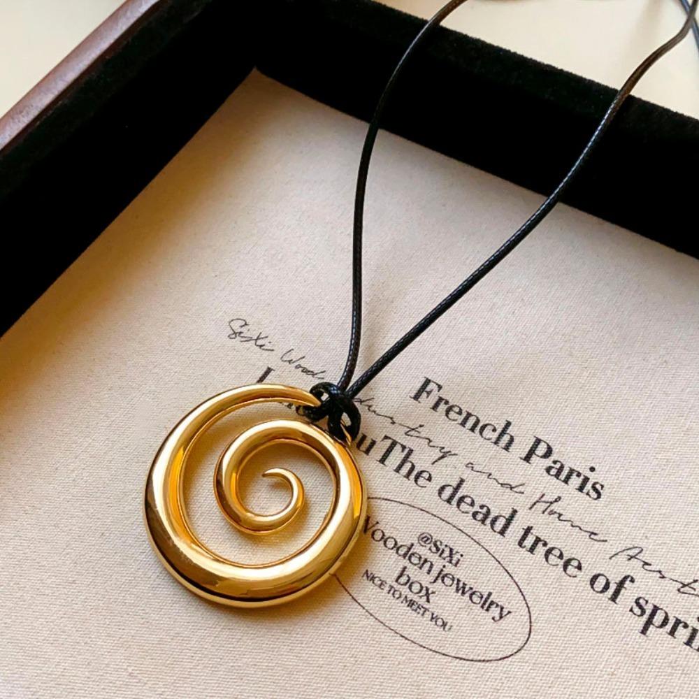 Metal Pendant Necklace Oval Pendant Women Gifts Fashion Thin Chain Birthday Gift золотой