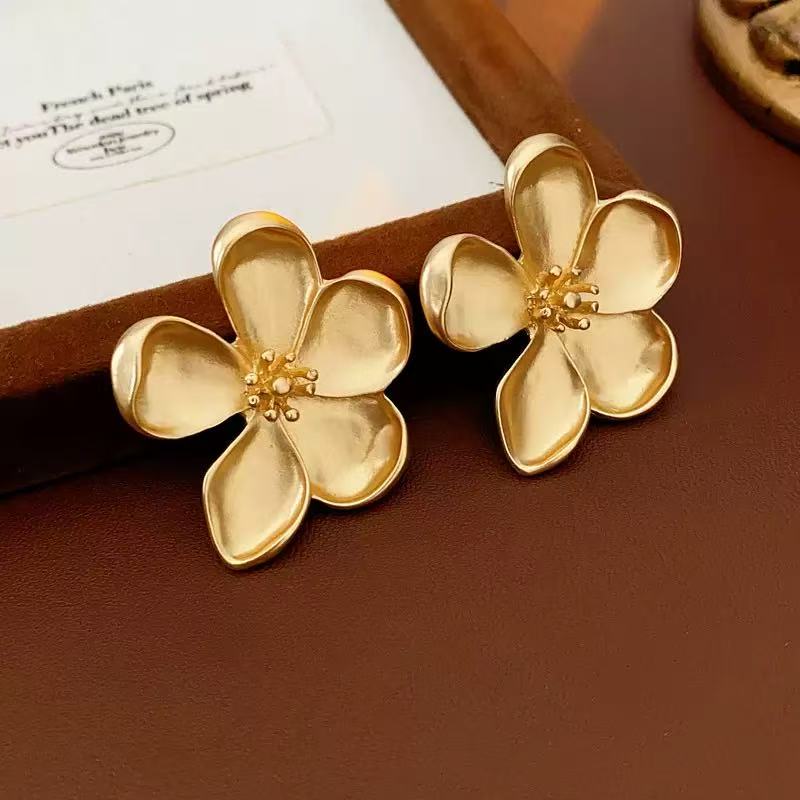 Matte Flower Retro Earrings For Women, Exaggerated Design Earrings, Fashionable And Versatile Earrings With Personality