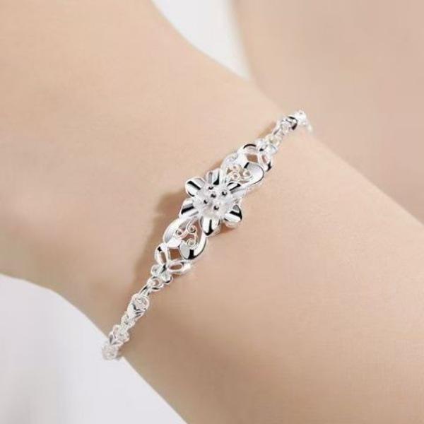 Stylish Butterfly Love Flower Silver Bracelet - High-Quality Frosted Bead Design, Ideal Gift for Women.