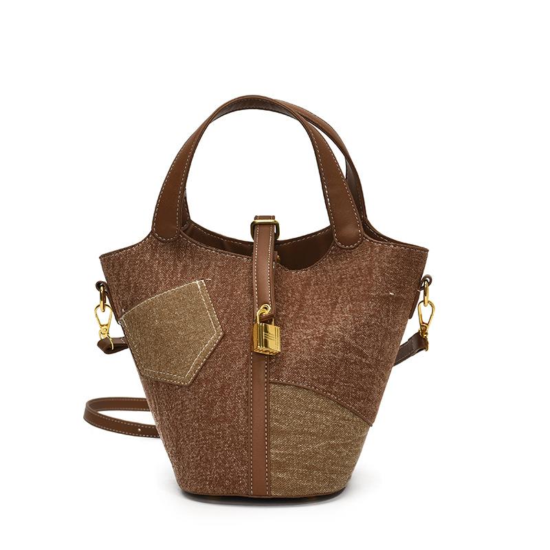 

2025 new Korean version of literary personality splicing denim portable bucket bag fashionable versatile commuter messenger bag коричневый