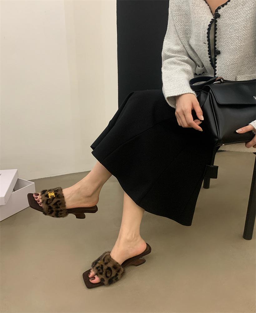 

Fashion heightening one-word fluffy slippers foreign trade explosion plush slippers women s simple and versatile flat-bottomed autumn new slippers 39 цветной печати леопарда