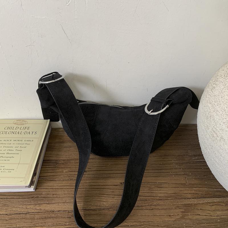 

Slack retro shoulder bag large capacity bag women s new autumn messenger bag croissant bag чорний