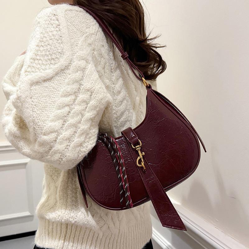 2024 Women's Retro Soft Leather Crescent Shoulder Bag - Textured, Stylish, and Commuter-Friendly