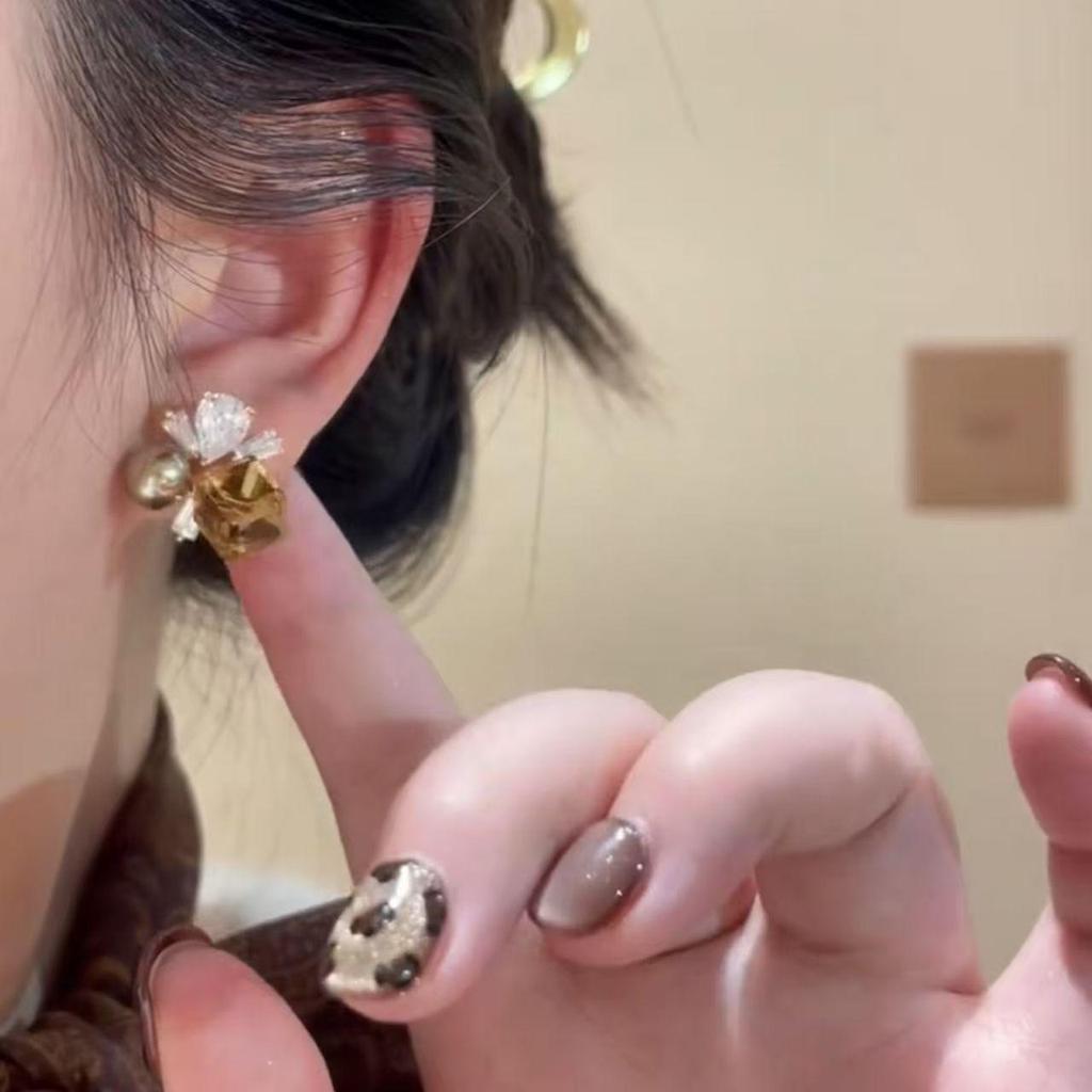 Teefarbene Zirkonia-Perlen-Ohrstecker für Damen - Elegant, modisch & vielseitig