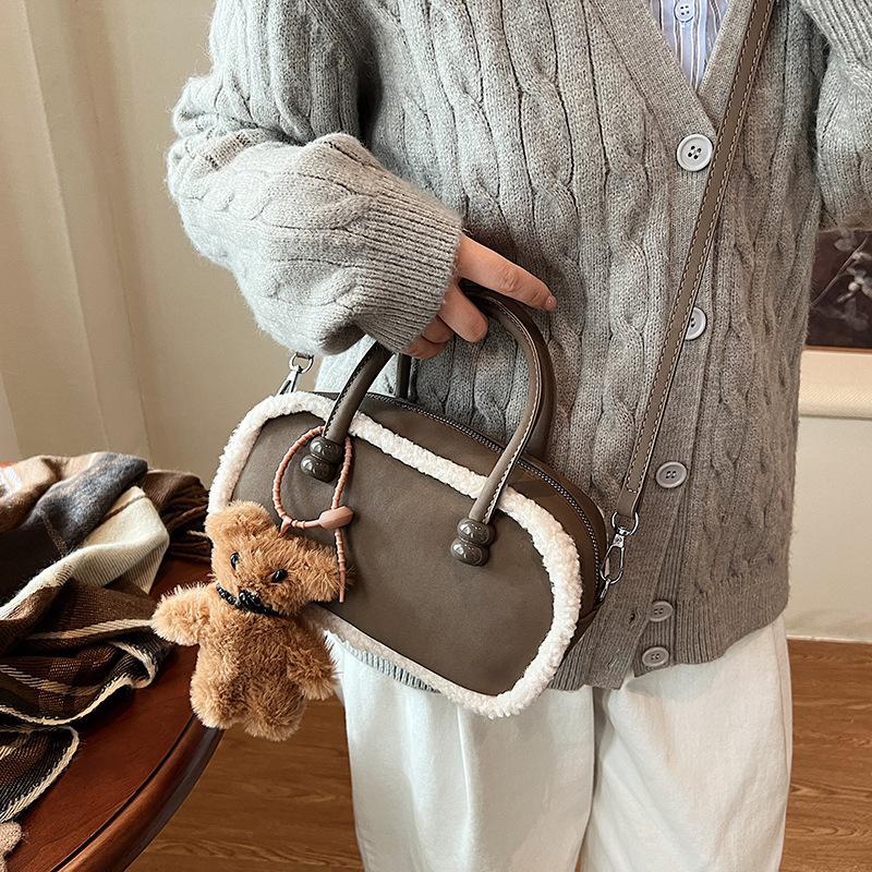 2025 New Versatile Retro Bowling Niche Design Handbag Lamb Wool Splicing Bag Women