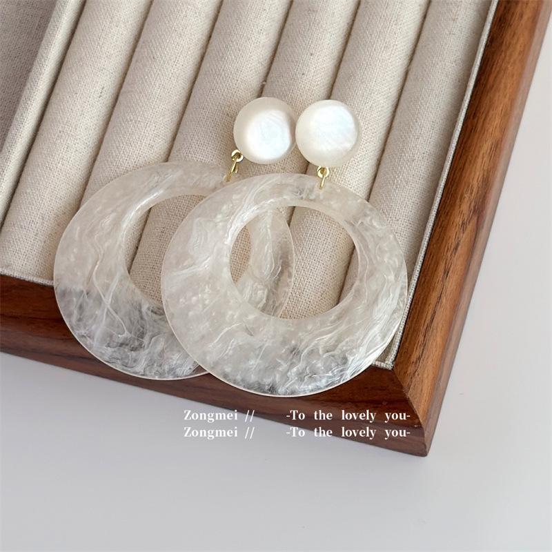 Elegant Geometric Circle Stud Earrings: Unique Design, High-End, Versatile, and Exquisite for Women
